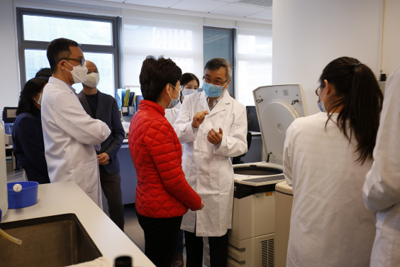 The Chief Executive Mrs Carrie Lam had a first-hand look at HKU’s sewage monitoring system on February 15